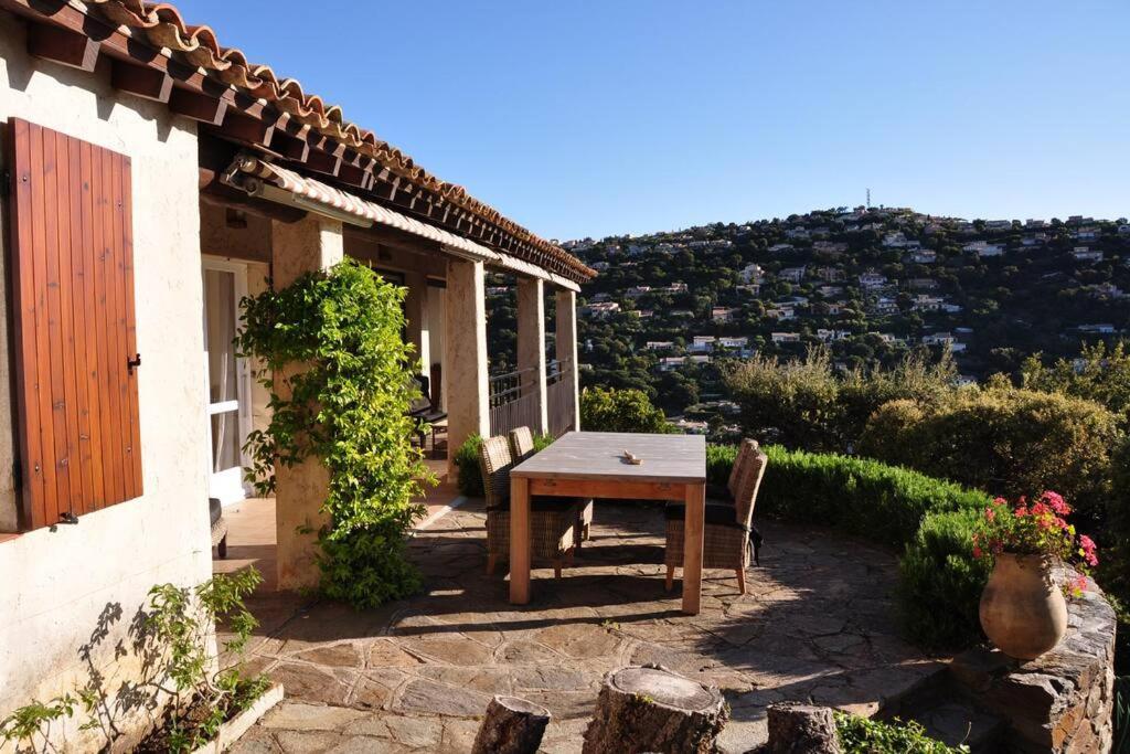 Villa Abeille : Douces Vacances D'Ete Avec Vue Mer Кавалере-сюр-Мер Екстериор снимка